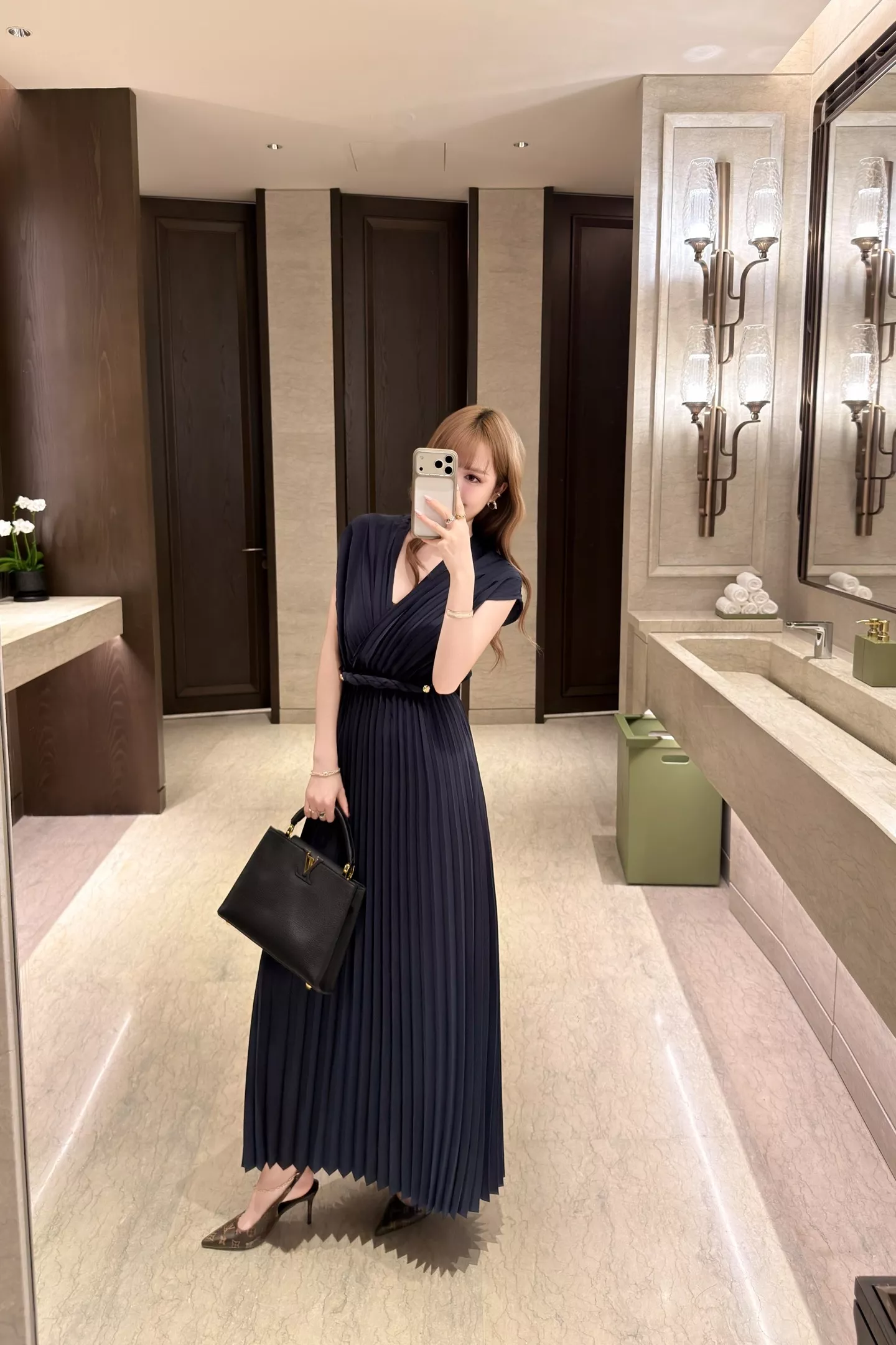 로로피아나 브이넥 플리츠 원피스 상세 이미지 32