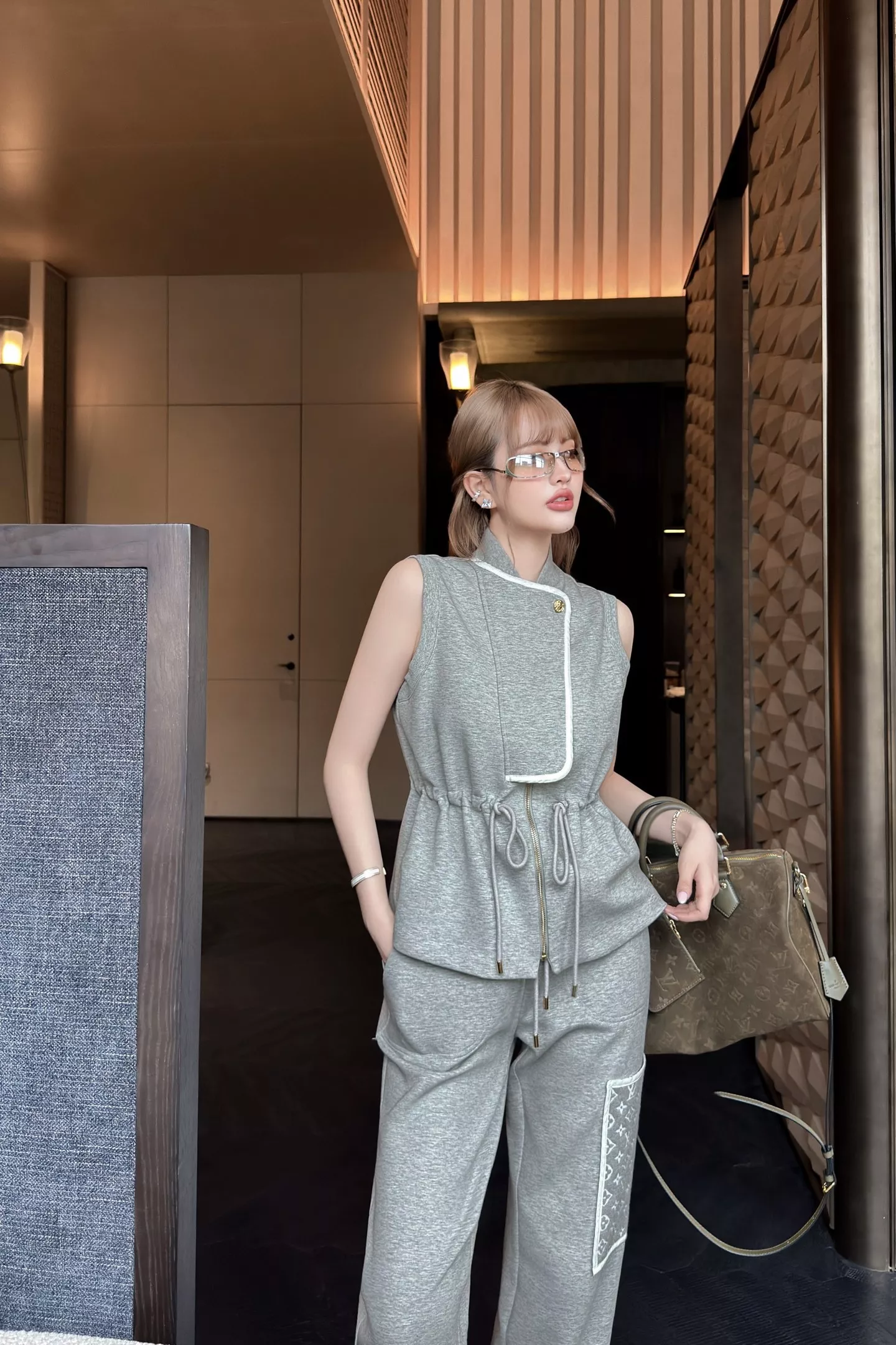 로로피아나 언밸런스 사선 여밈 스트링 조끼 상세 이미지 20