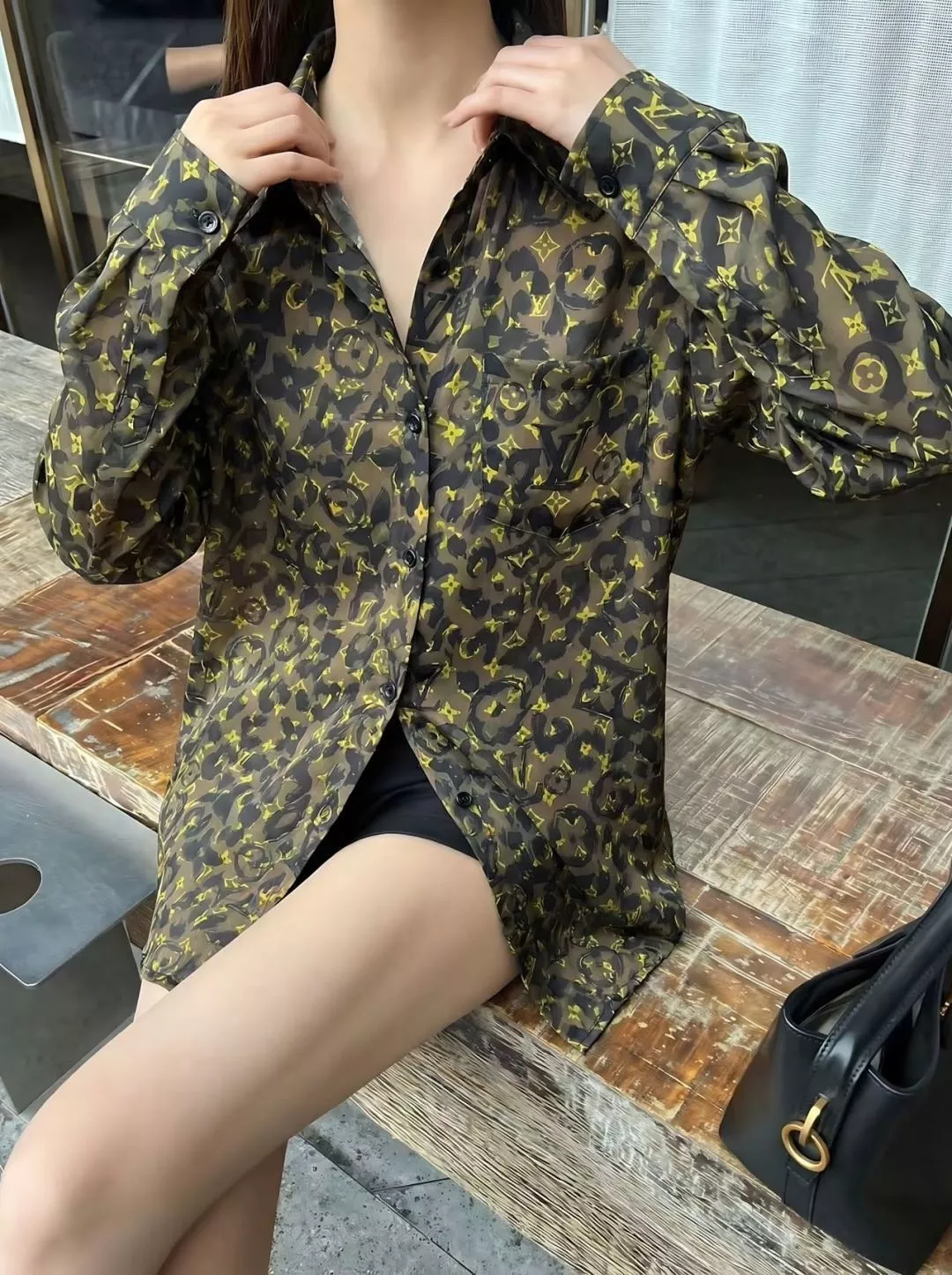 루이비통 레오파드 패턴 카라 셔츠 상세 이미지 15