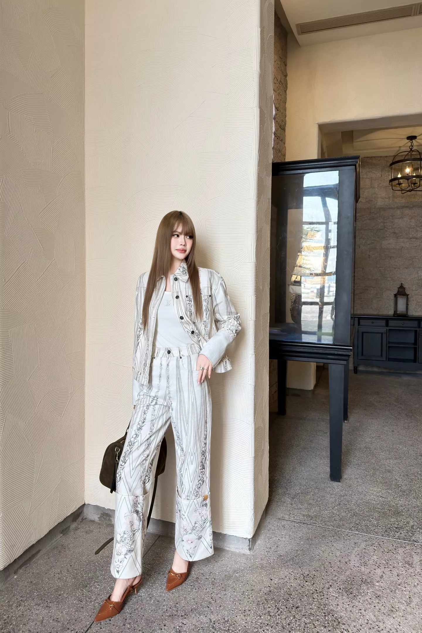 루이비통 라인 플라워 프린트 와이드 팬츠 상세 이미지 17