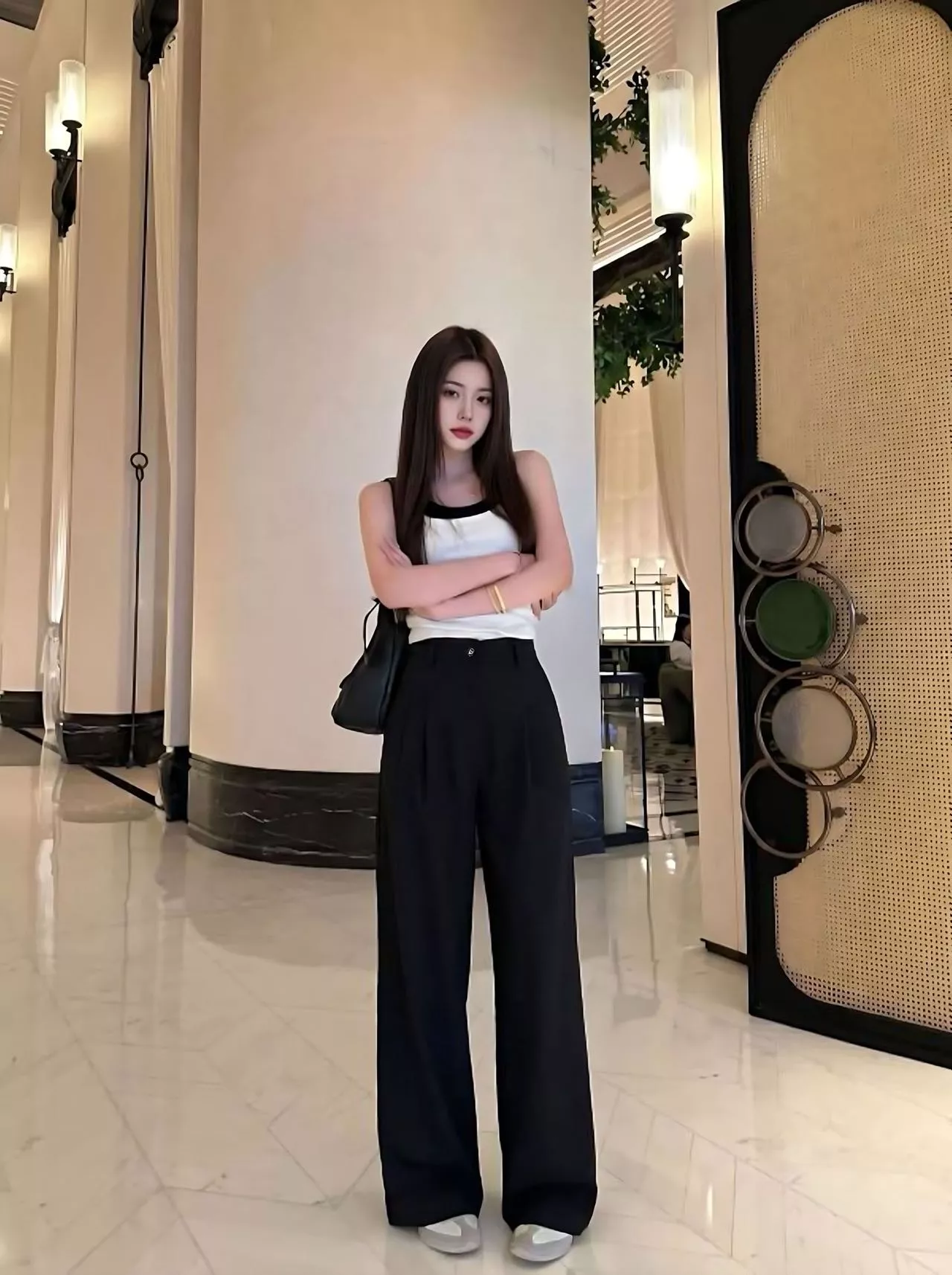 디올 자수 포인트 와이드 팬츠 상세 이미지 17