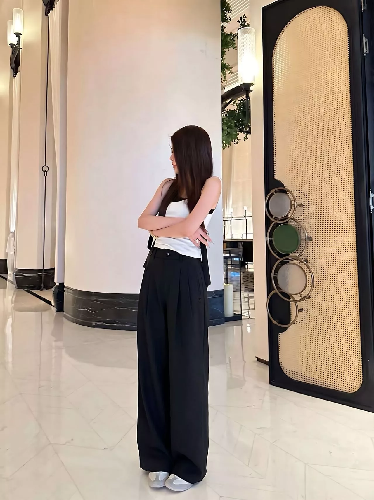 디올 자수 포인트 와이드 팬츠 상세 이미지 19