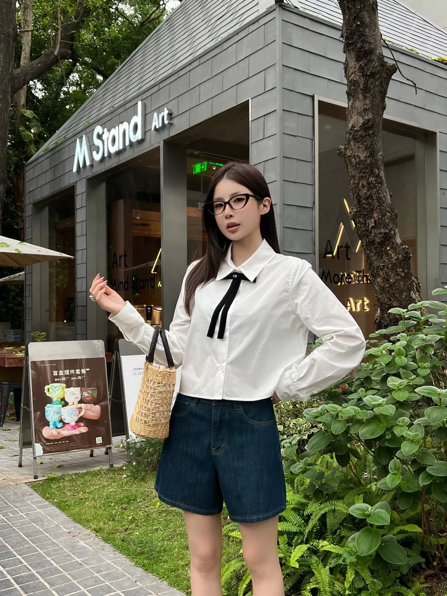 디올 리본 장식 크롭 화이트 셔츠 상세 이미지 15