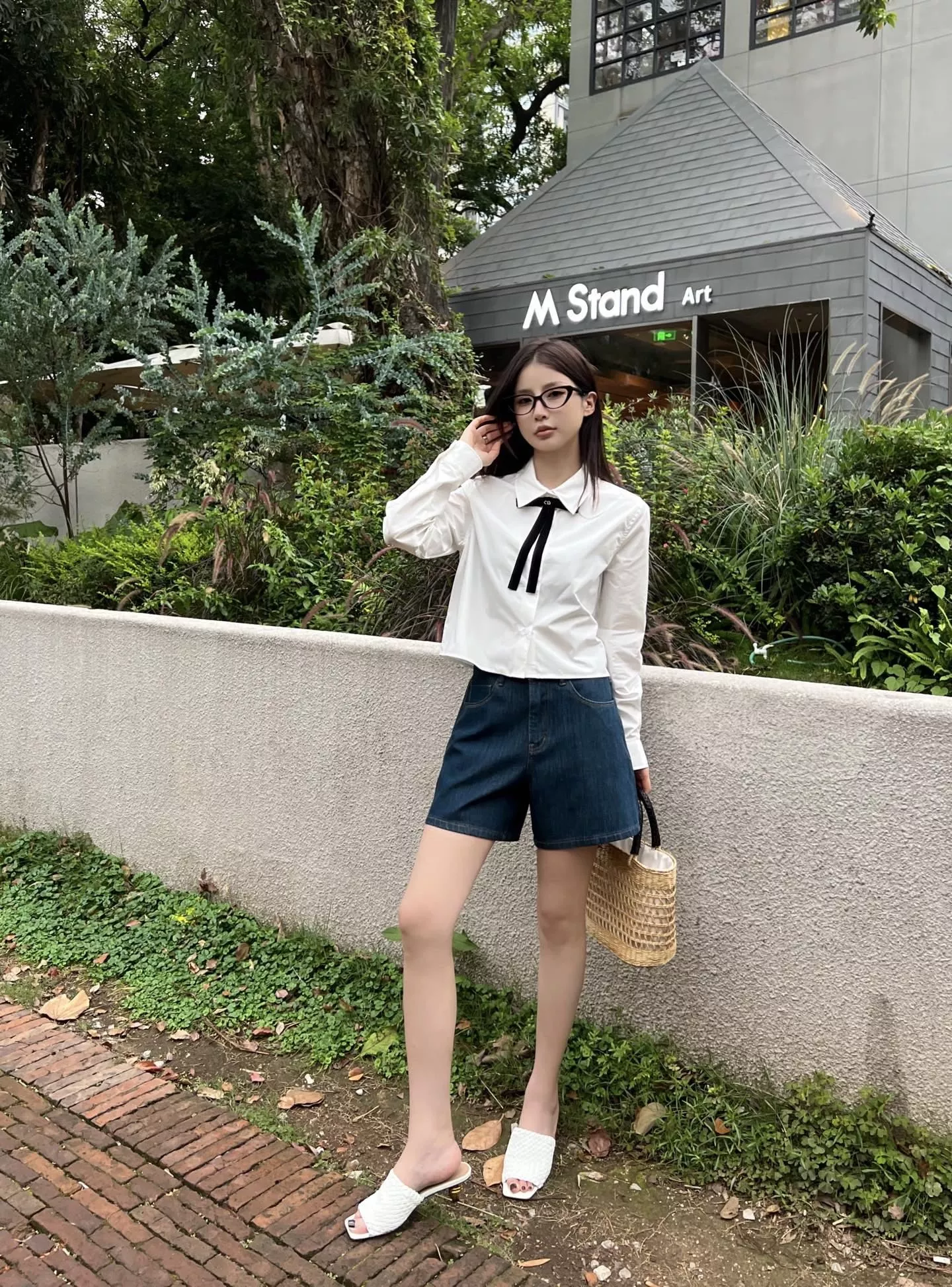 디올 리본 장식 크롭 화이트 셔츠 상세 이미지 13