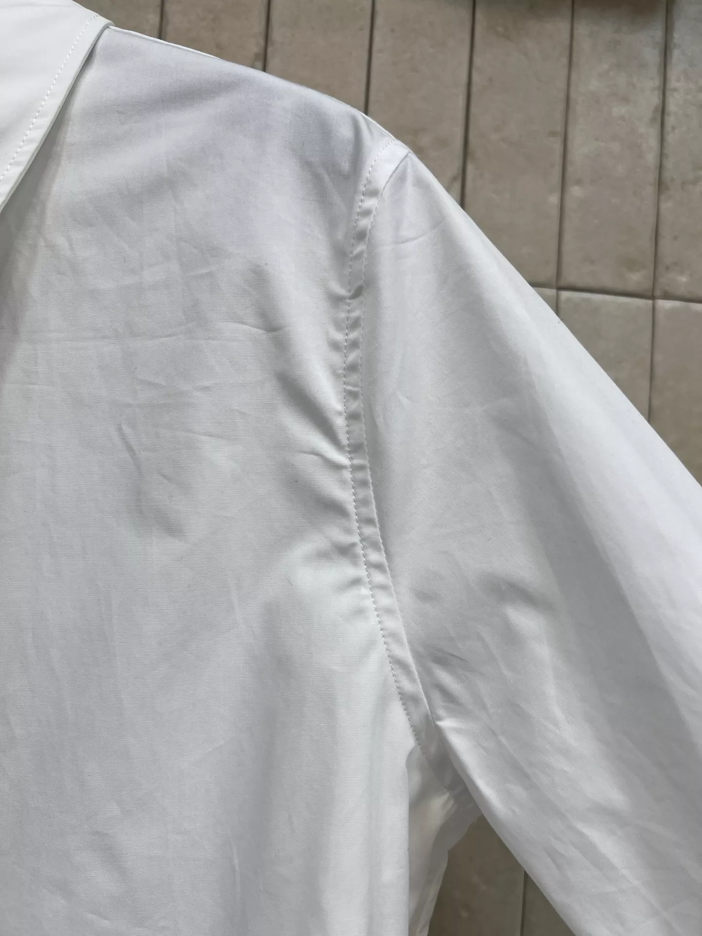 디올 리본 장식 크롭 화이트 셔츠 상세 이미지 5