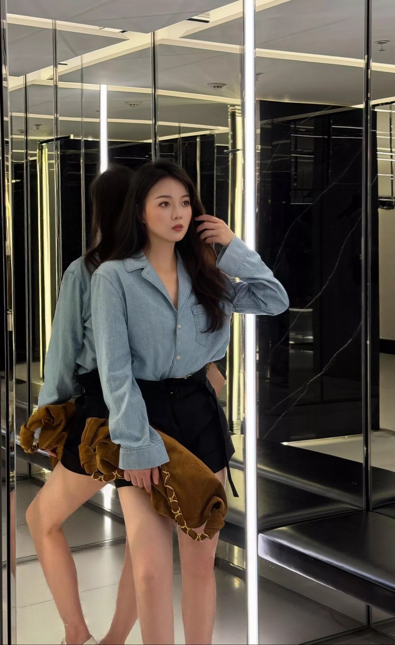 입생로랑 브이넥 롱슬리브 데님 셔츠 상세 이미지 17