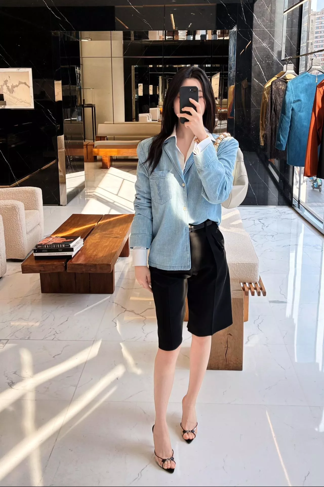입생로랑 브이넥 롱슬리브 데님 셔츠 상세 이미지 16