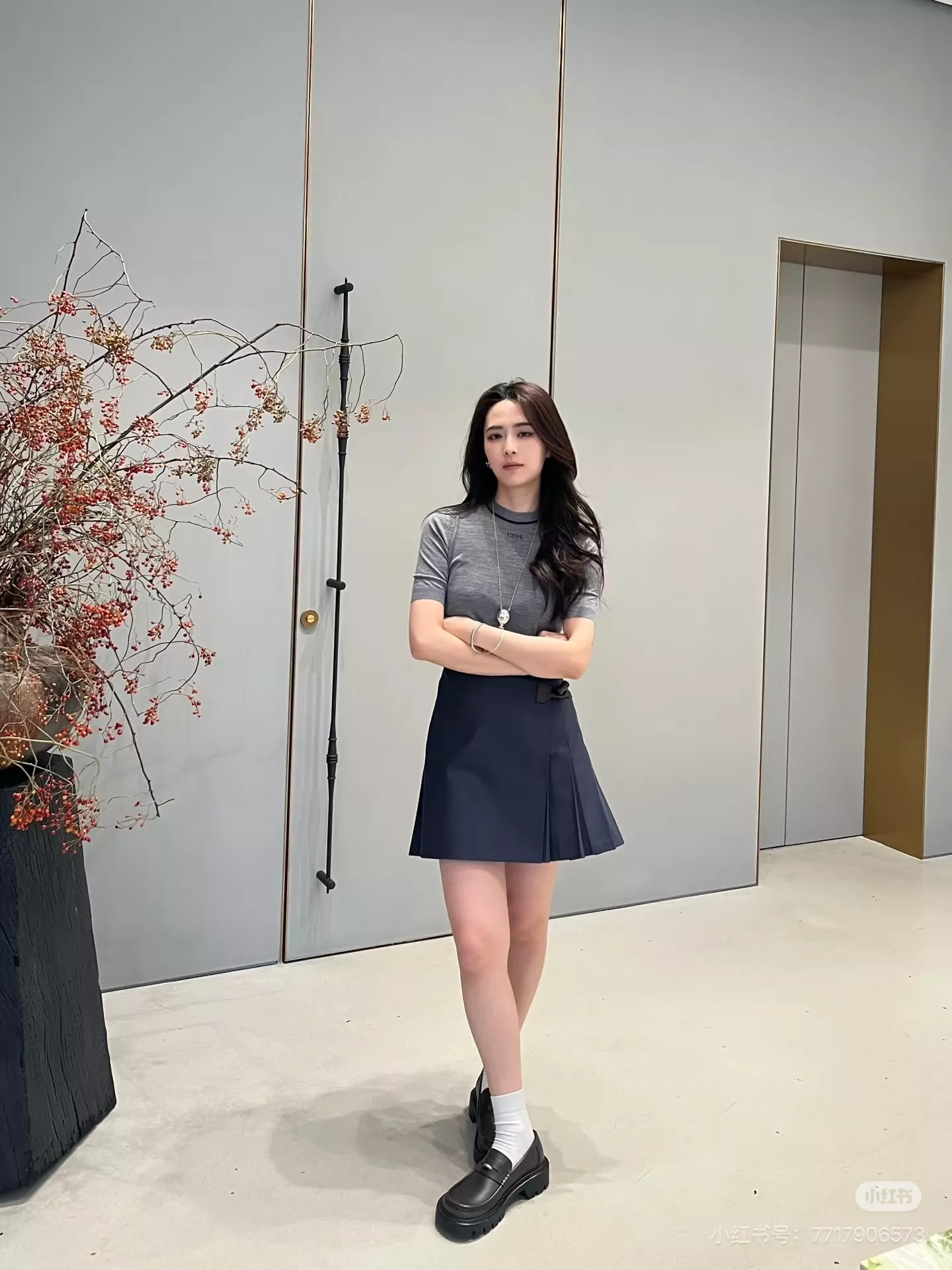 로에베 하이웨이스트 플리츠 스커트 상세 이미지 49