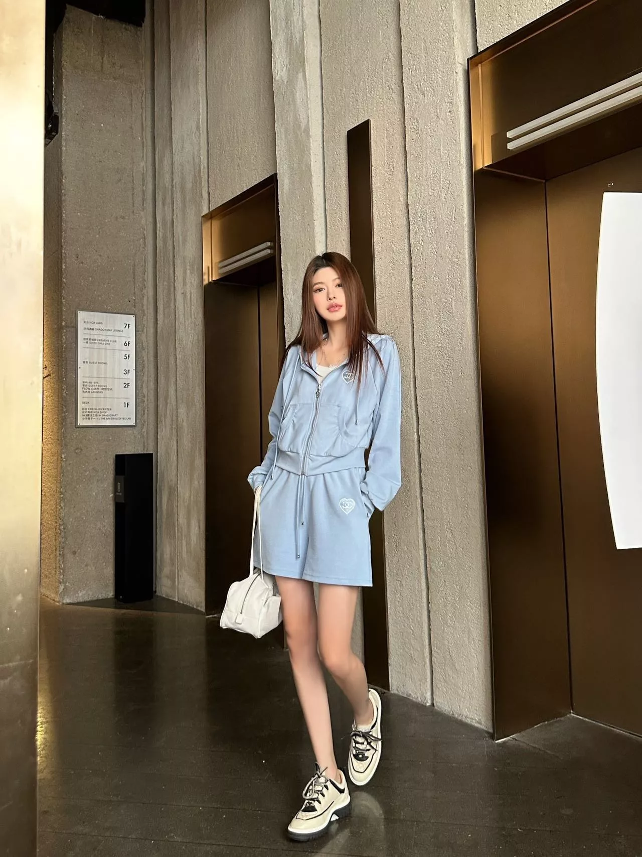 샤넬 후드 집업 상의와 하이웨스트 숏팬츠 세트 상세 이미지 12