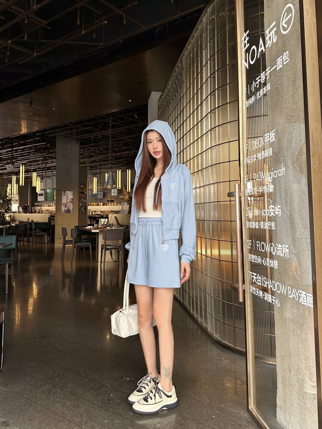 샤넬 후드 집업 상의와 하이웨스트 숏팬츠 세트 상세 이미지 13