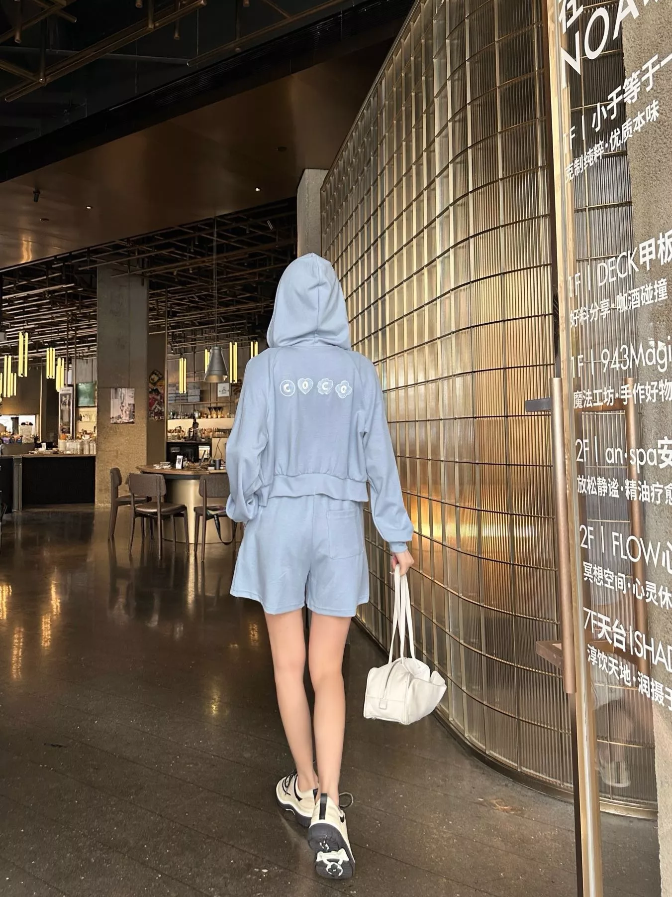 샤넬 후드 집업 상의와 하이웨스트 숏팬츠 세트 상세 이미지 15