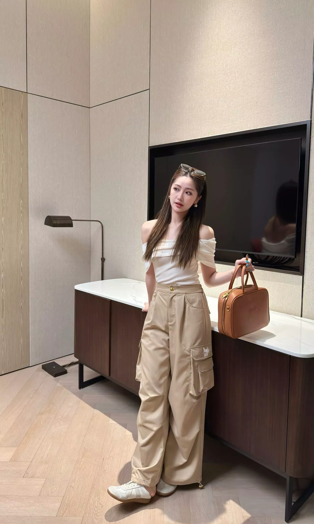 셀린느 입체 플리츠 카고 스트링 팬츠 상세 이미지 17