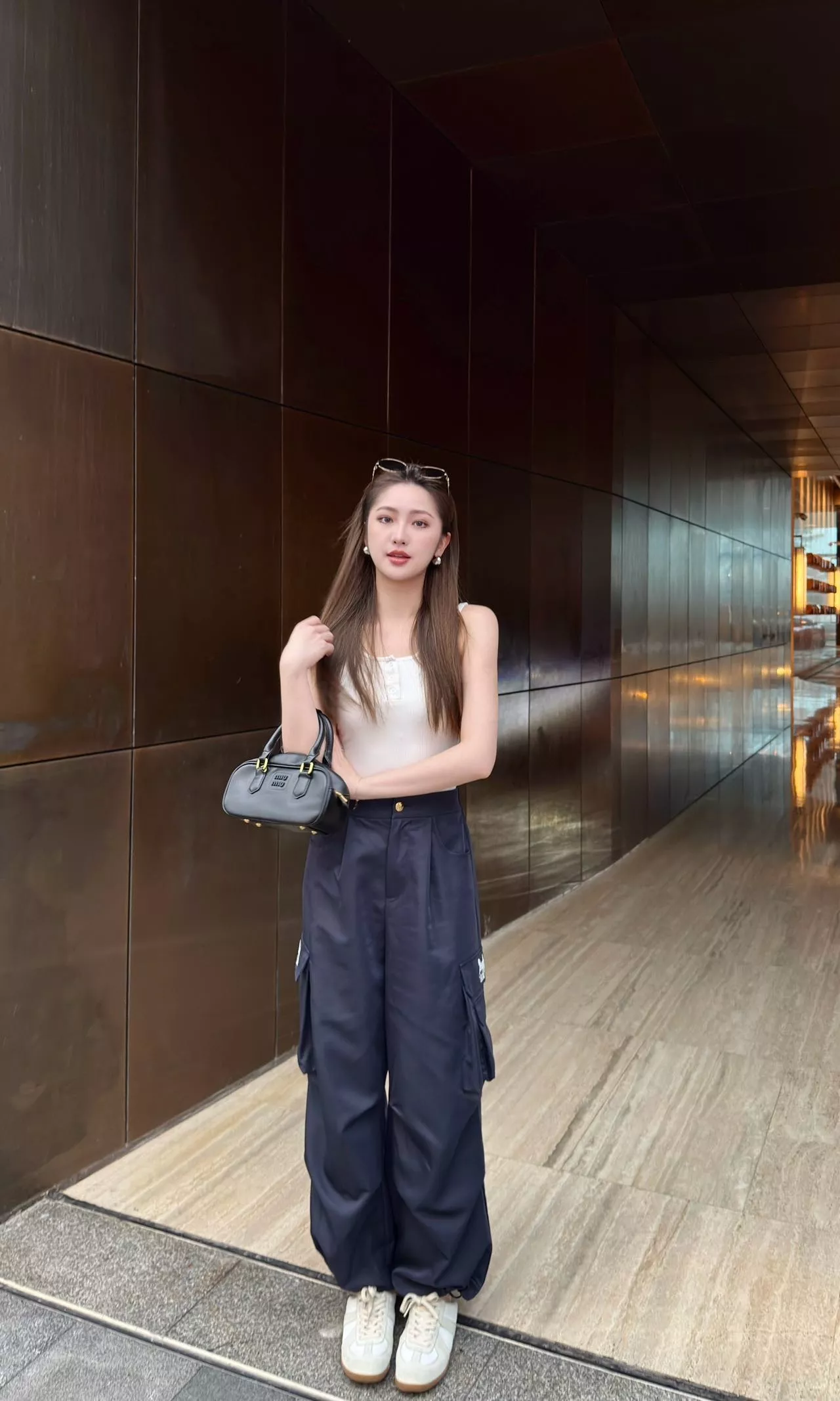 셀린느 입체 플리츠 카고 스트링 팬츠 상세 이미지 24
