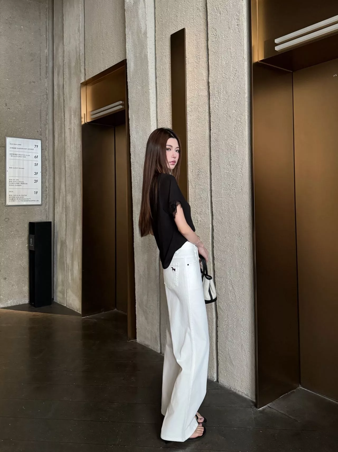 샤넬 화이트 와이드 데님 팬츠 상세 이미지 15