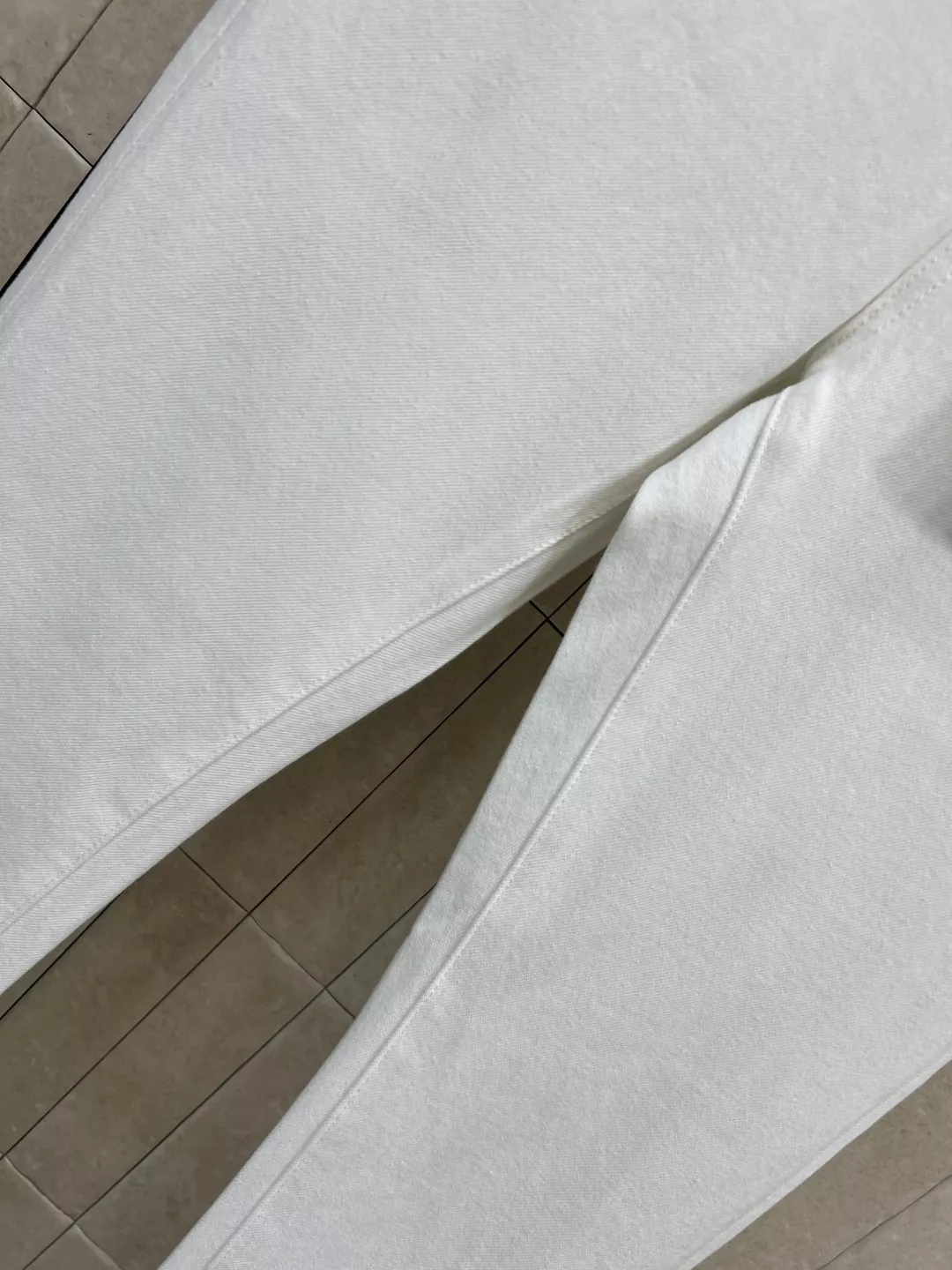 샤넬 화이트 슬림 스트레이트 데님 팬츠 상세 이미지 4