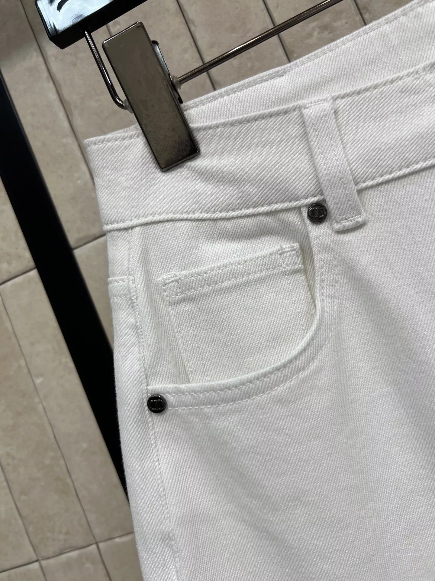 디올 화이트 와이드 데님 팬츠 상세 이미지 5