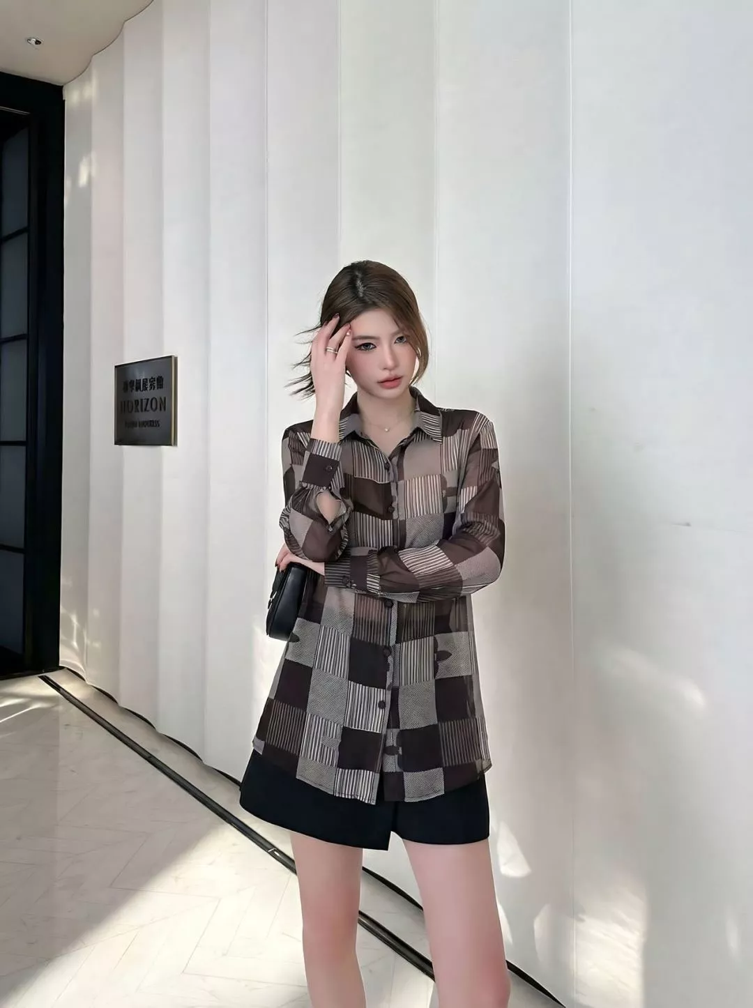 루이비통 체크 패턴 플랩 칼라 셔츠 상세 이미지 22