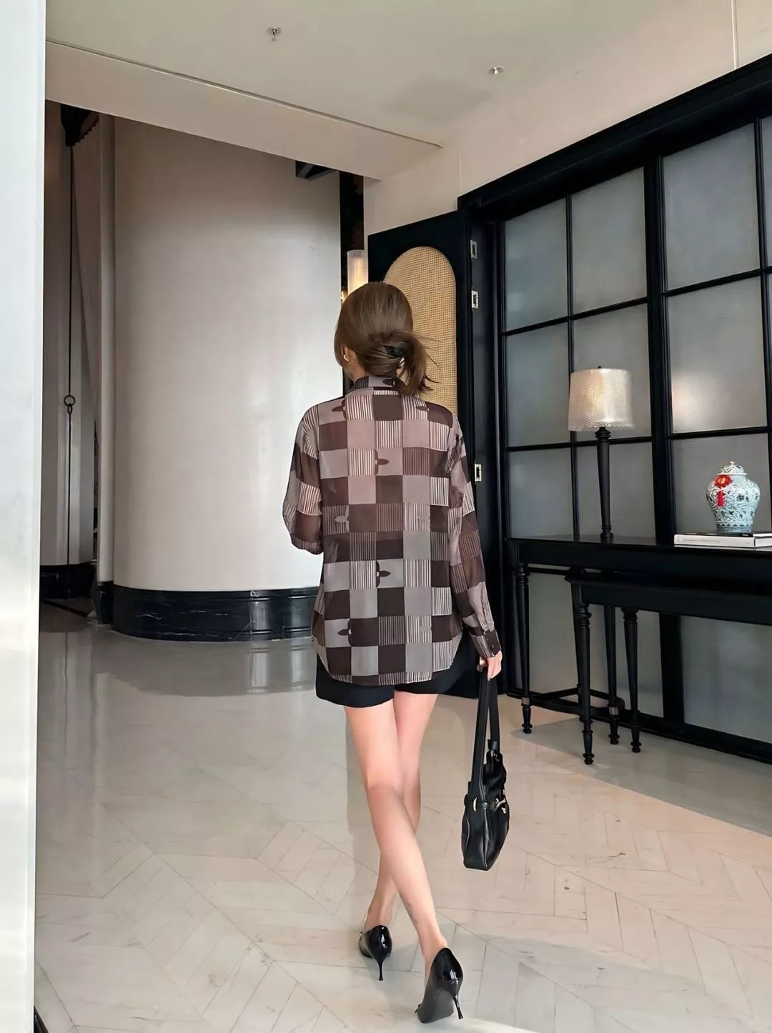 루이비통 체크 패턴 플랩 칼라 셔츠 상세 이미지 25