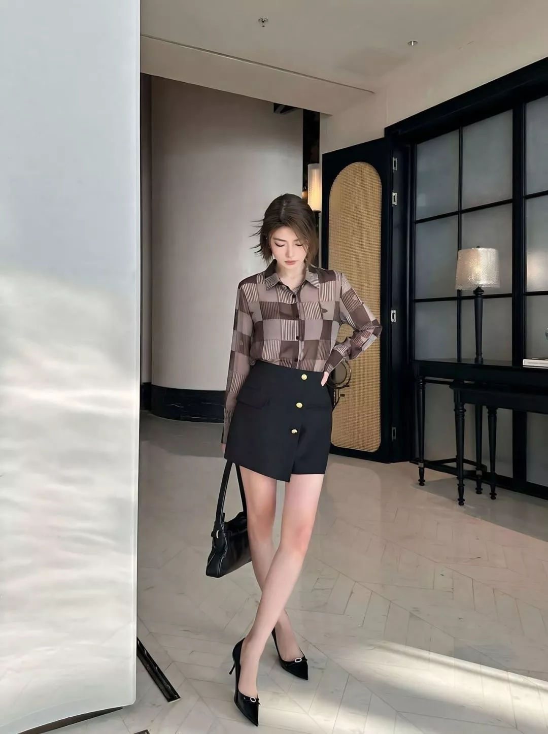 루이비통 체크 패턴 플랩 칼라 셔츠 상세 이미지 24