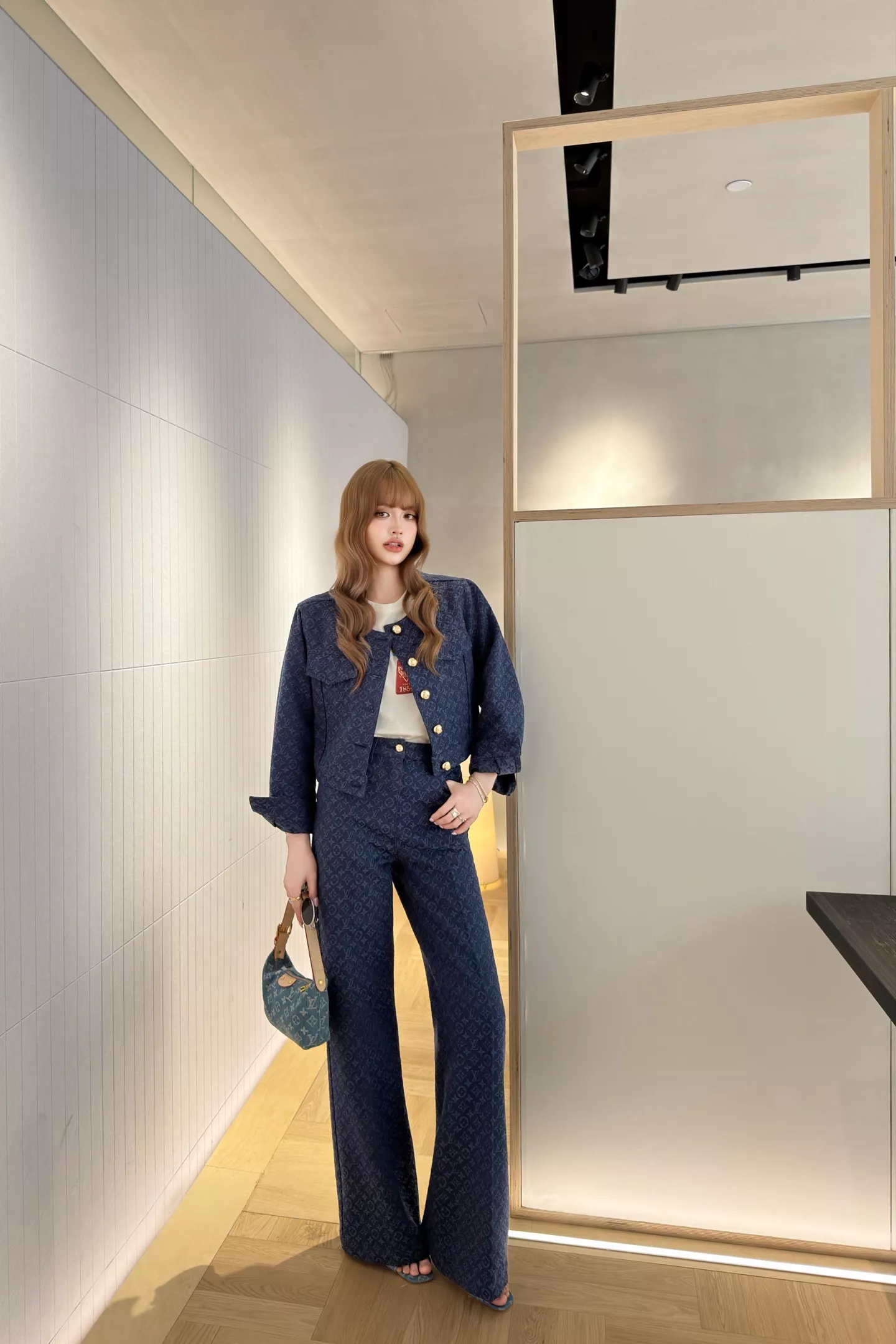 루이비통 자카드 모노그램 하이웨이스트 데님 팬츠 상세 이미지 18
