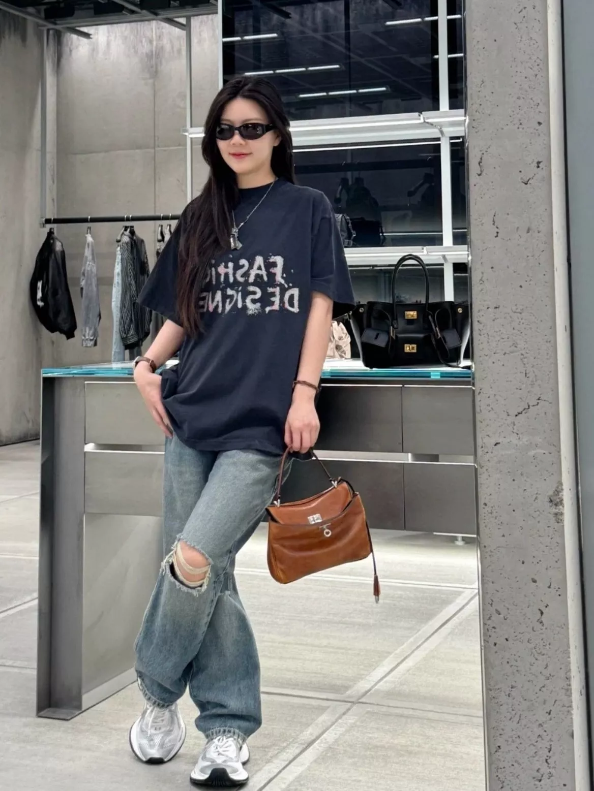 발렌시아가 디자이너 글리터 프린트 반팔 상세 이미지 15