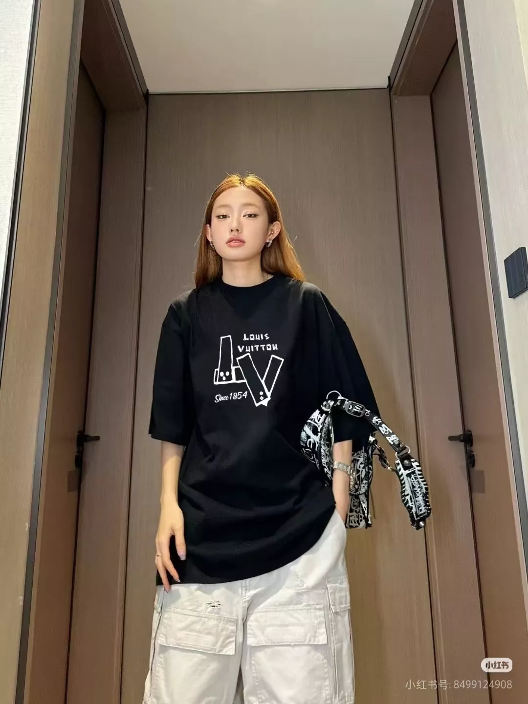 루이비통 적층 로고 프린트 반소매 티셔츠 상세 이미지 12