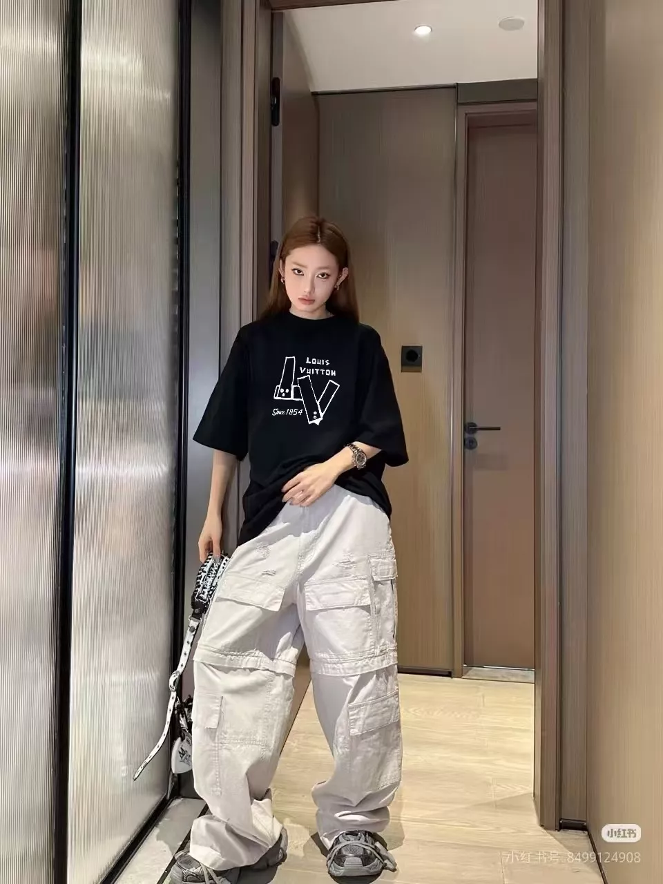 루이비통 적층 로고 프린트 반소매 티셔츠 상세 이미지 13
