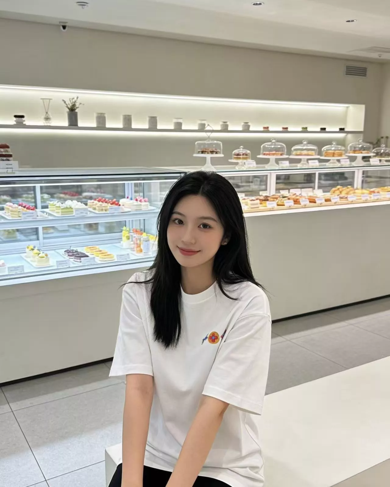 루이비통 컬러 플라워 자수 반소매 티셔츠 상세 이미지 13