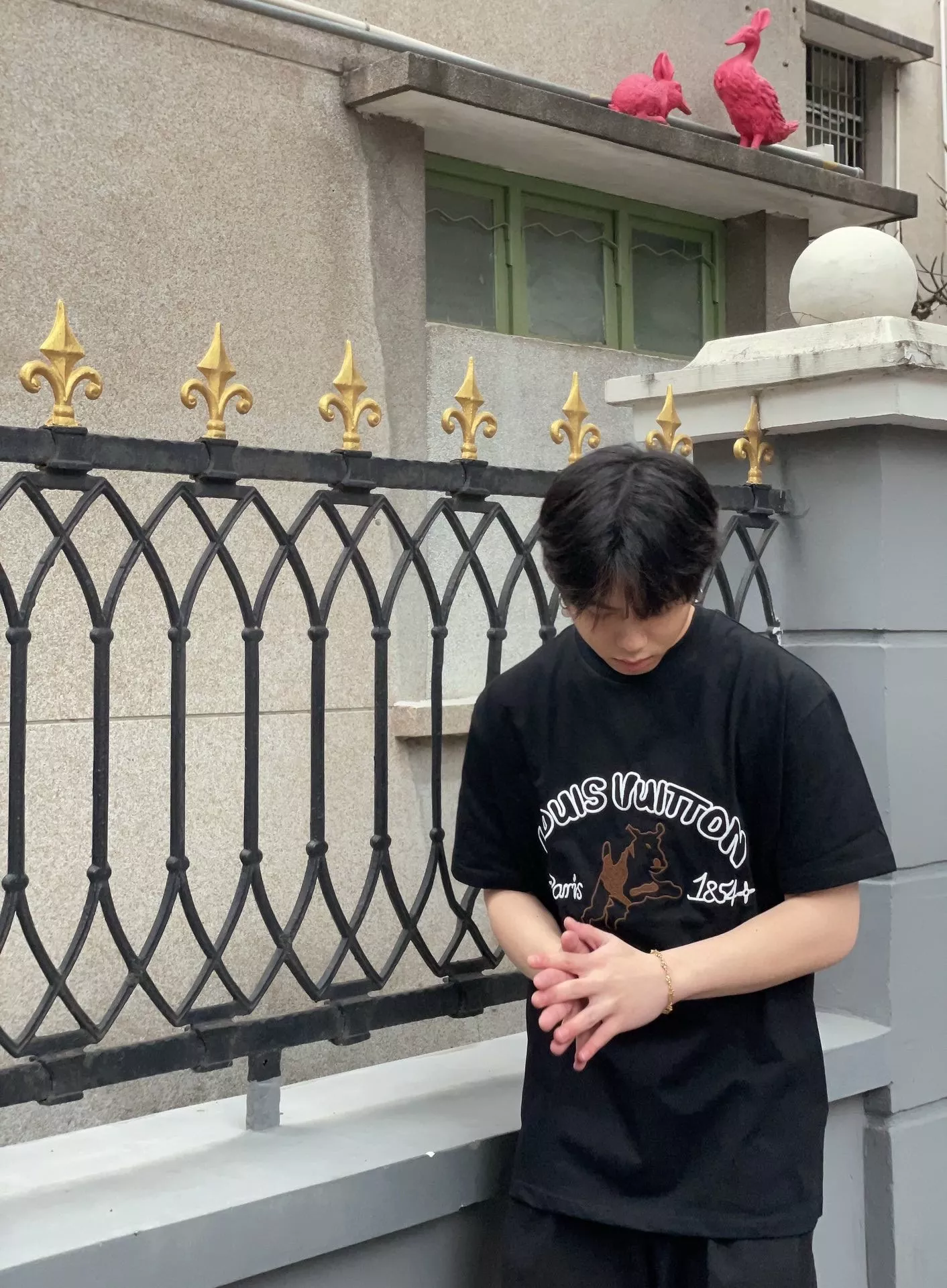 루이비통 타일러 협업 불독 프린트 반소매 상세 이미지 13