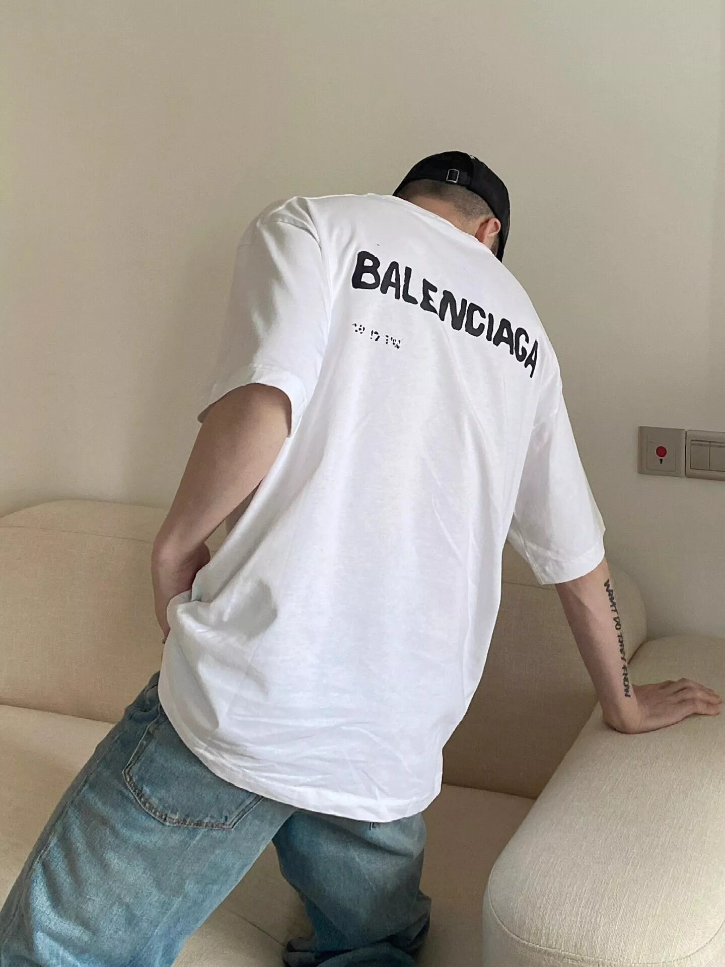 발렌시아가 블러 프린트 오버핏 반팔 상세 이미지 19