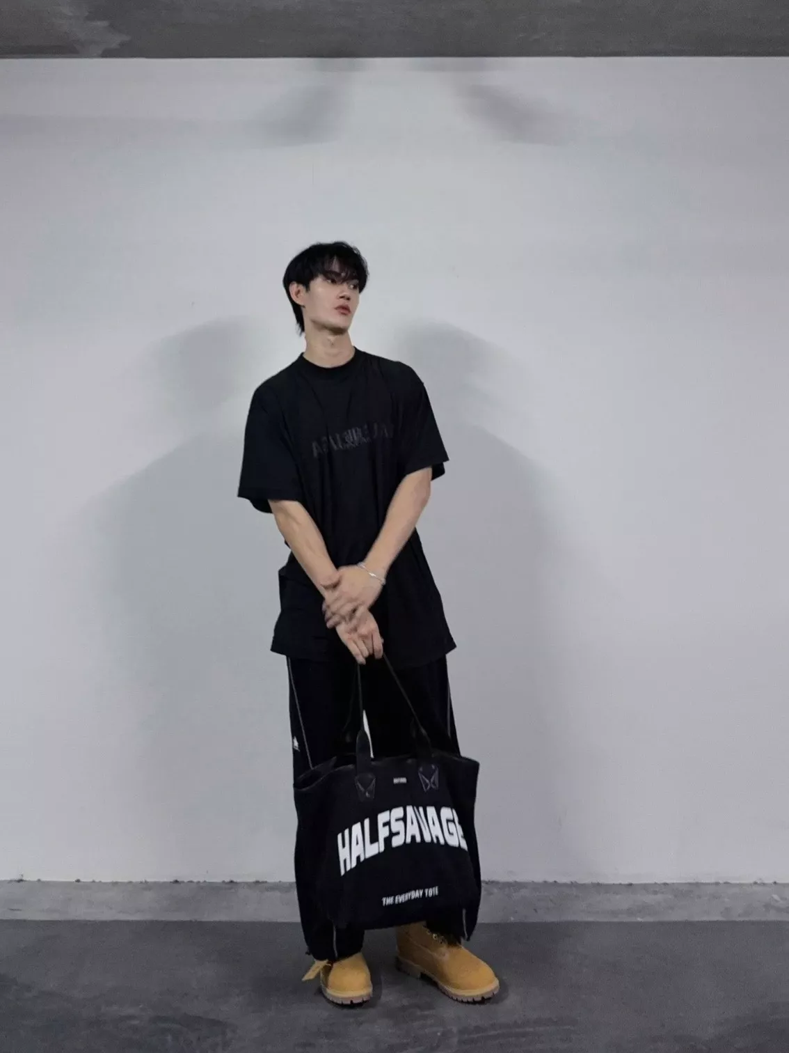 발렌시아가 양면 레터링 프린트 반팔 티셔츠 상세 이미지 14