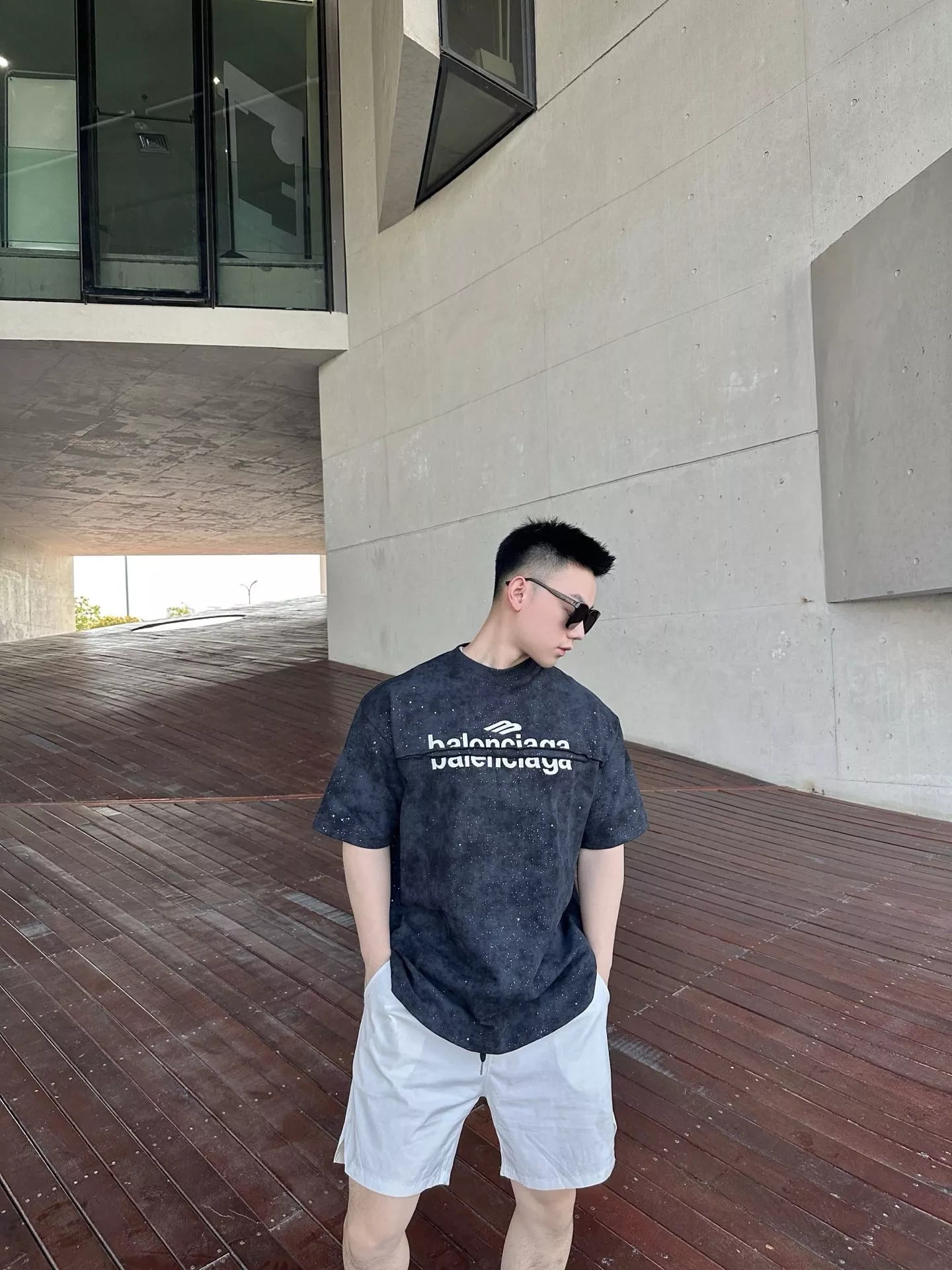발렌시아가 렌더링 스타 자수 로고 반팔 상세 이미지 18