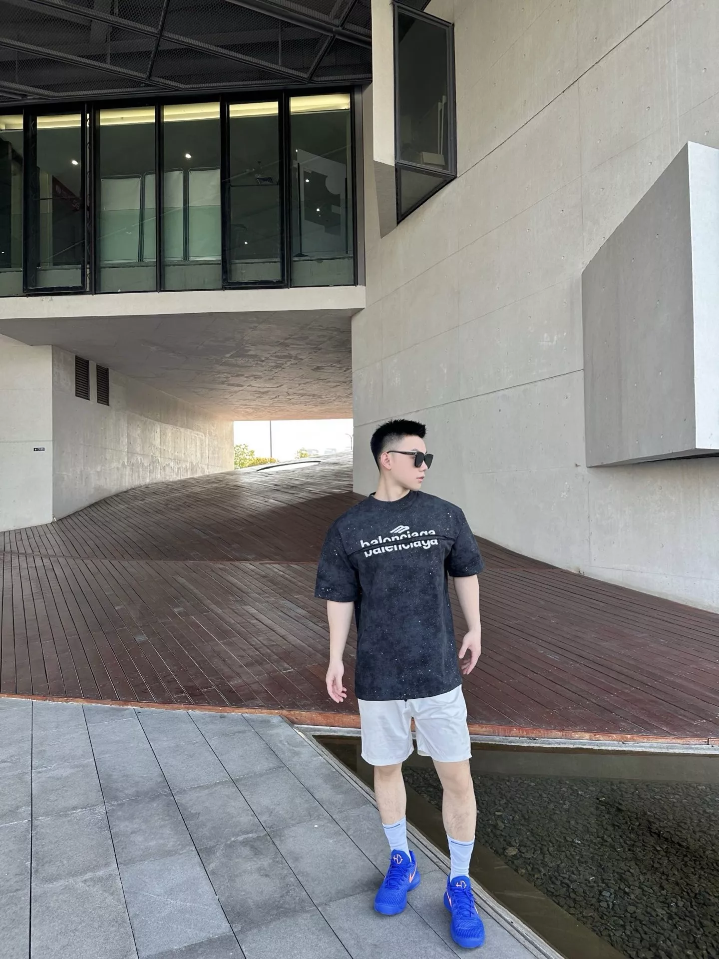 발렌시아가 렌더링 스타 자수 로고 반팔 상세 이미지 12