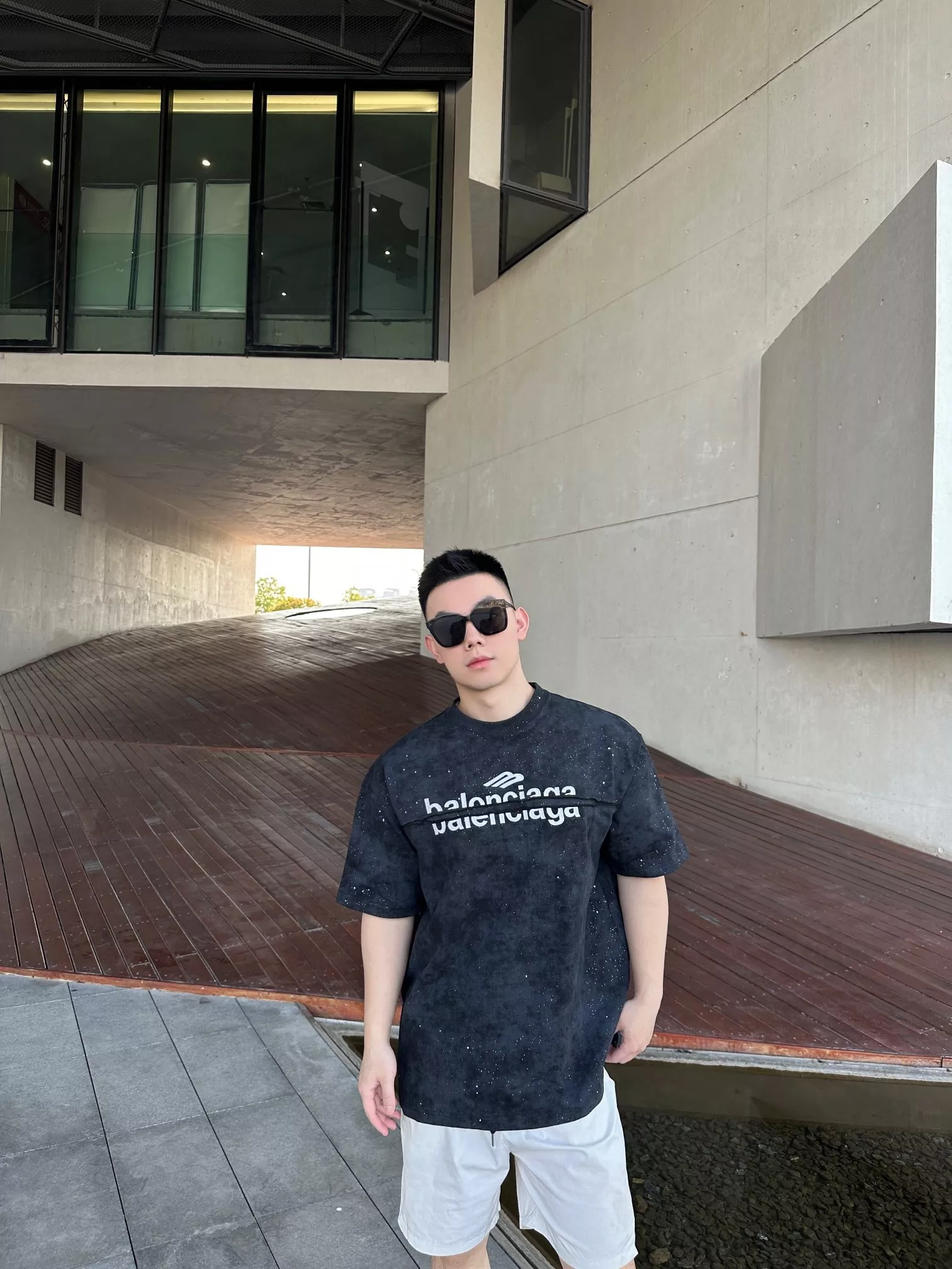 발렌시아가 렌더링 스타 자수 로고 반팔 상세 이미지 11