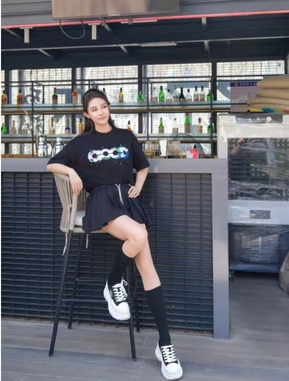 굿브랜드 입체 그래픽 프린트 반소매 상의 상세 이미지 16