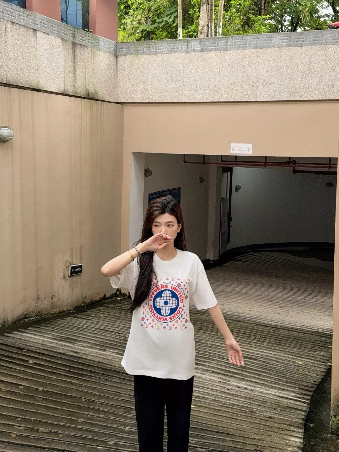 루이비통 인쇄 로고 압착 레터링 반소매 상세 이미지 11