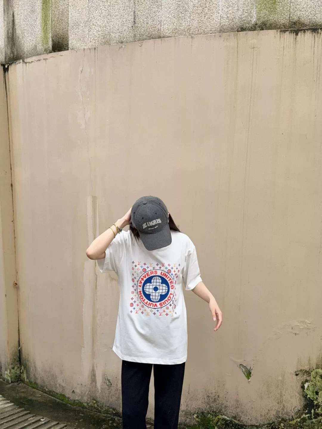루이비통 인쇄 로고 압착 레터링 반소매 상세 이미지 17