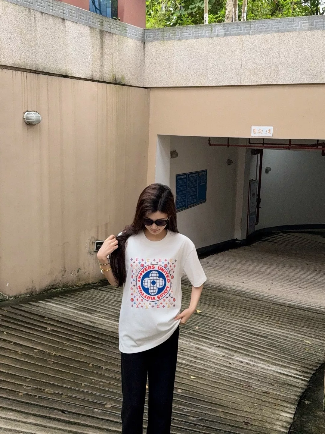 루이비통 인쇄 로고 압착 레터링 반소매 상세 이미지 15