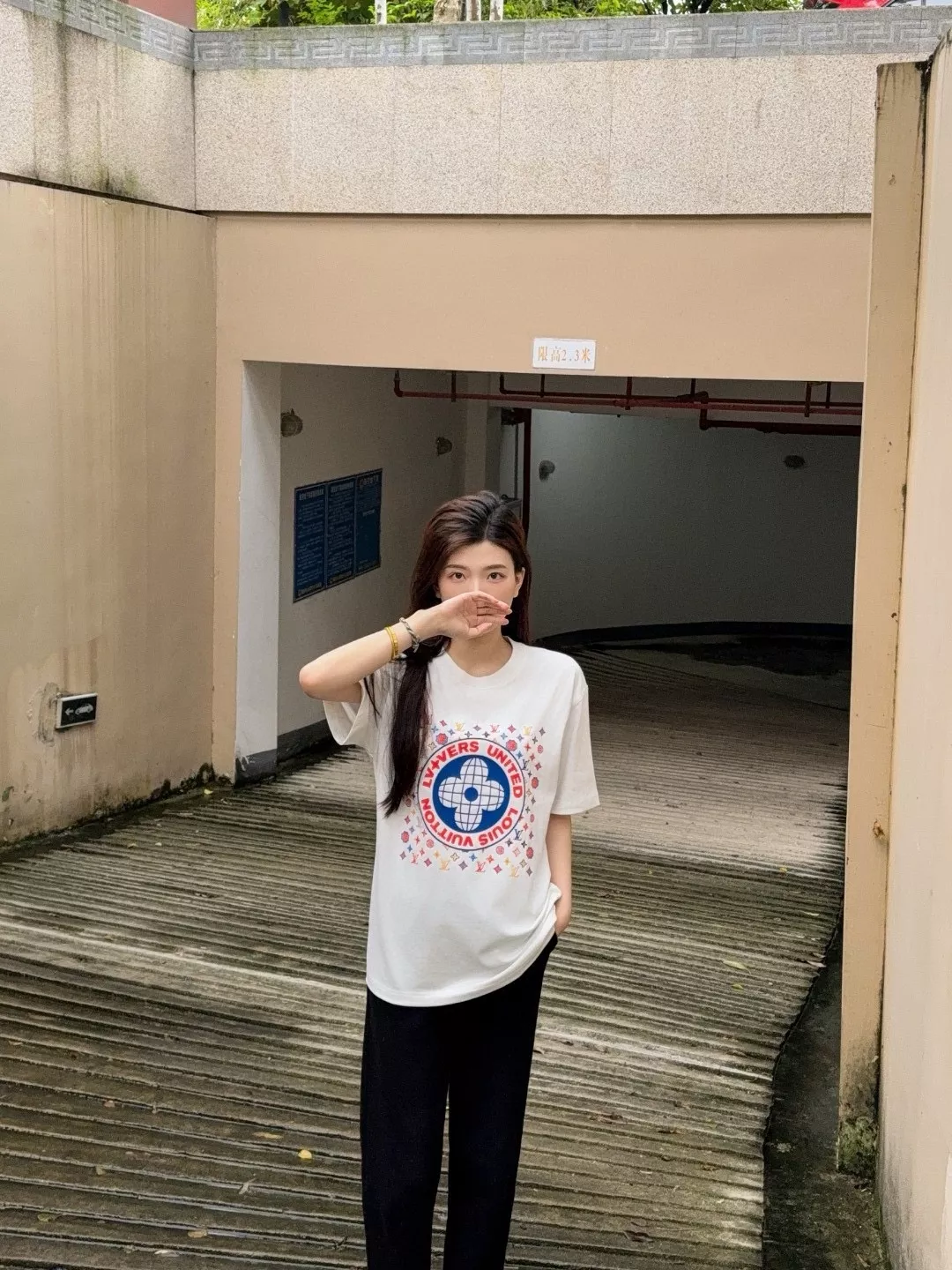 루이비통 인쇄 로고 압착 레터링 반소매 상세 이미지 13