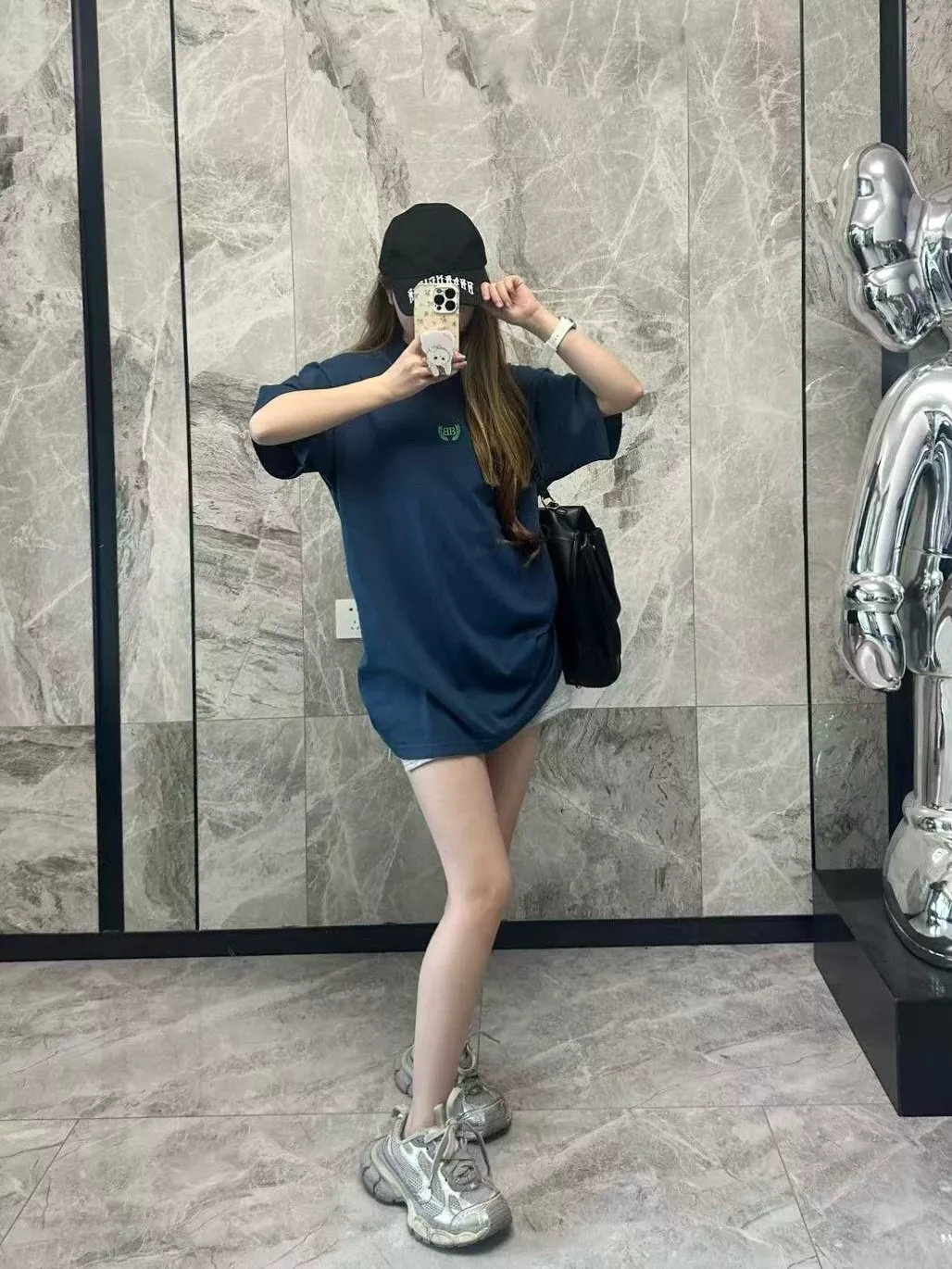 발렌시아가 더블 비 자수 워싱 반소매 티셔츠 상세 이미지 14