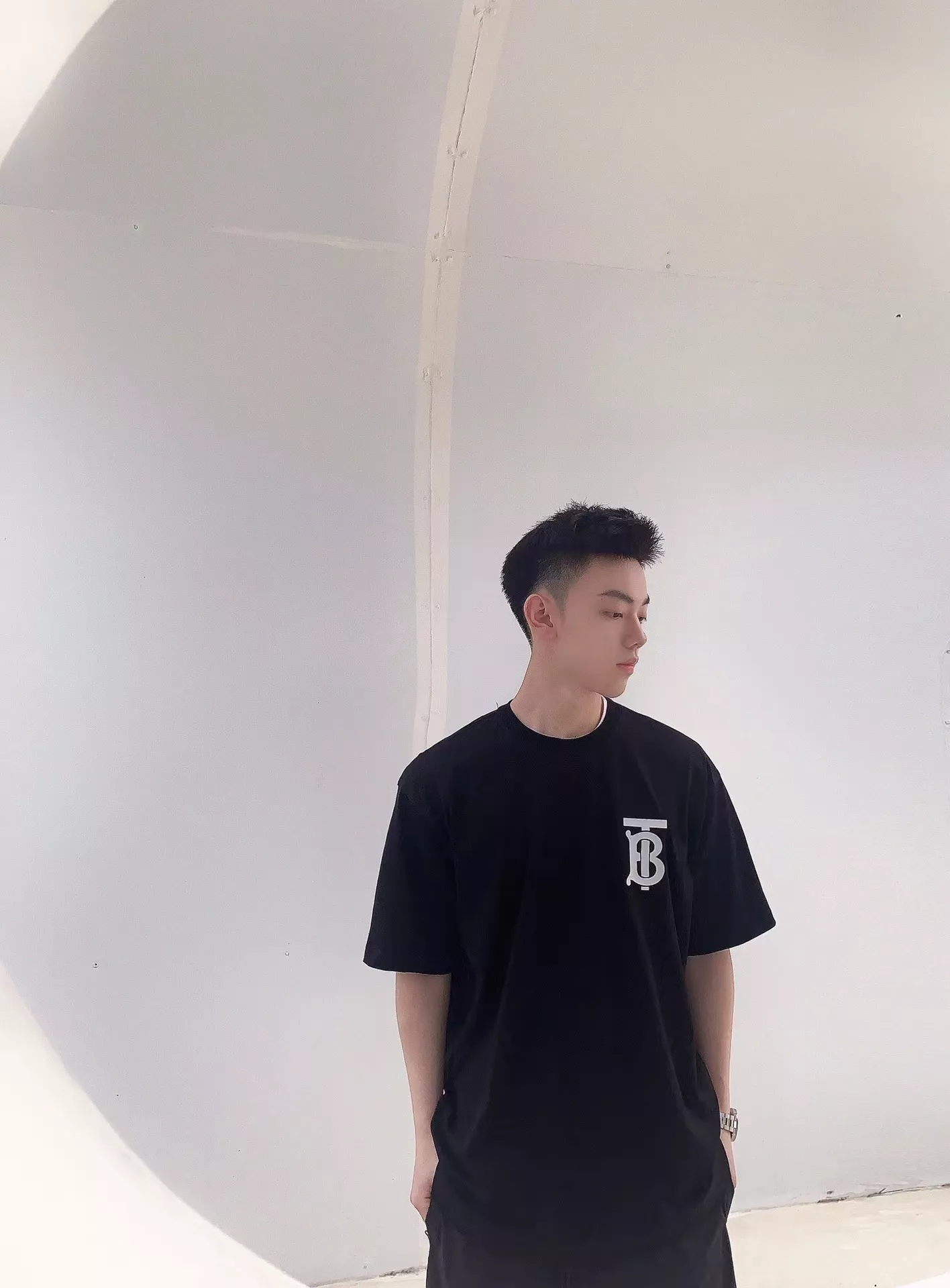 버버리 클래식 TB 레터링 반소매 티셔츠 상세 이미지 26