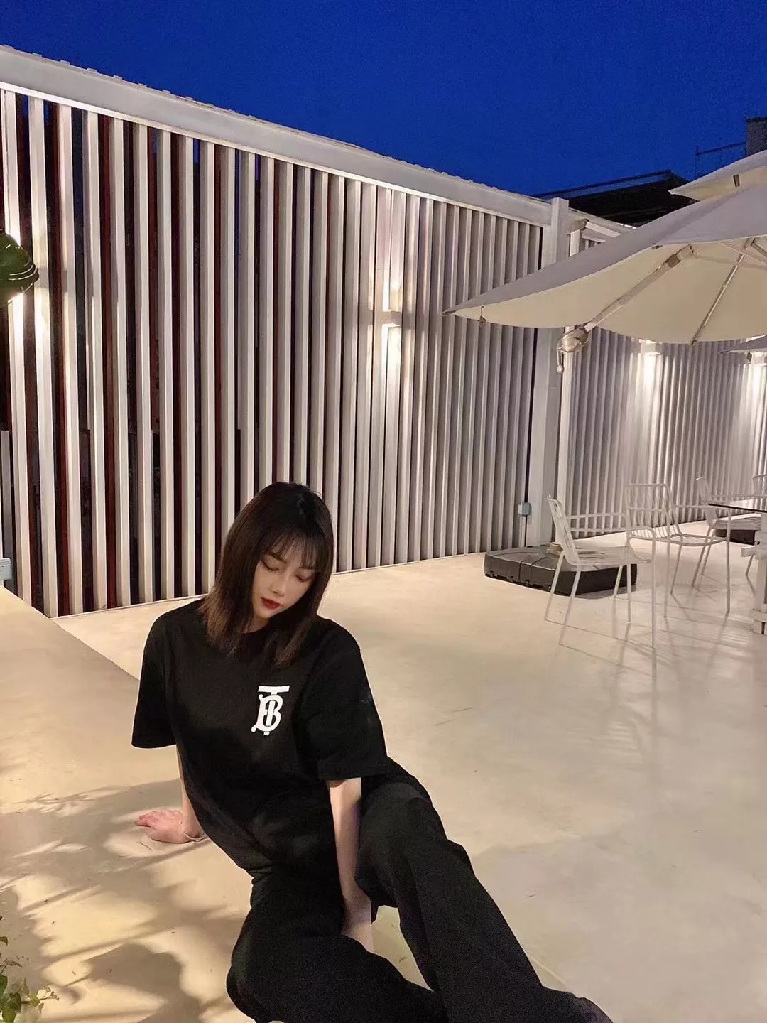버버리 클래식 TB 레터링 반소매 티셔츠 상세 이미지 22
