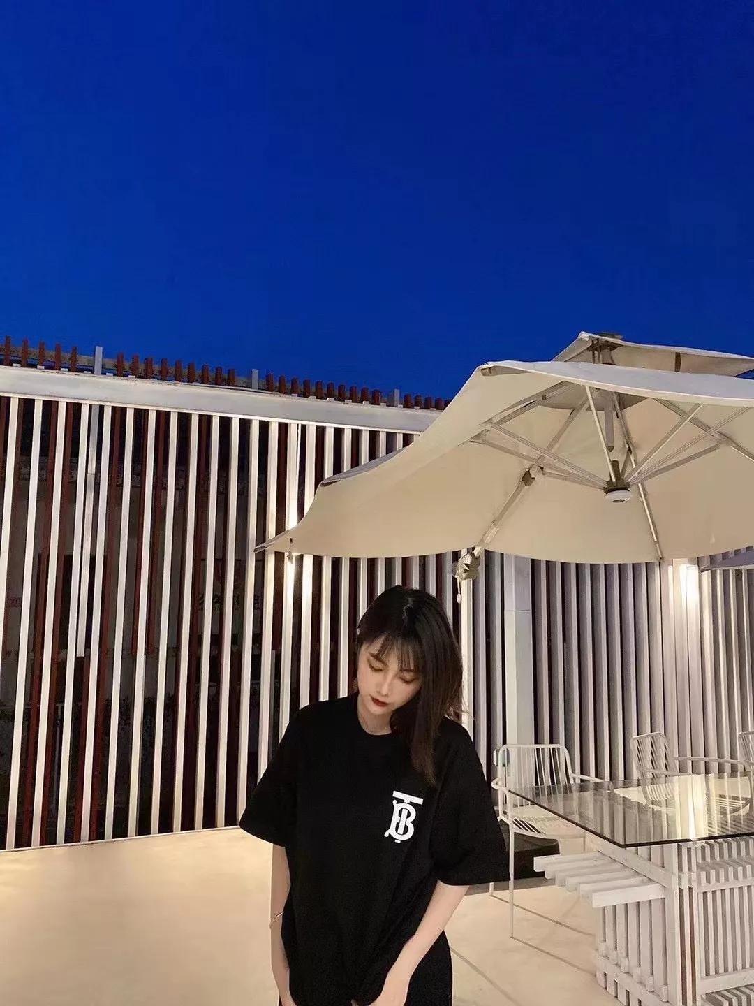 버버리 클래식 TB 레터링 반소매 티셔츠 상세 이미지 23