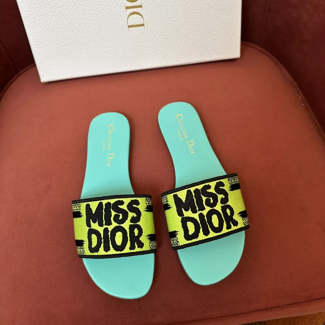 디올 로고 자수 캔버스 플랫 슬리퍼 상세 이미지 1