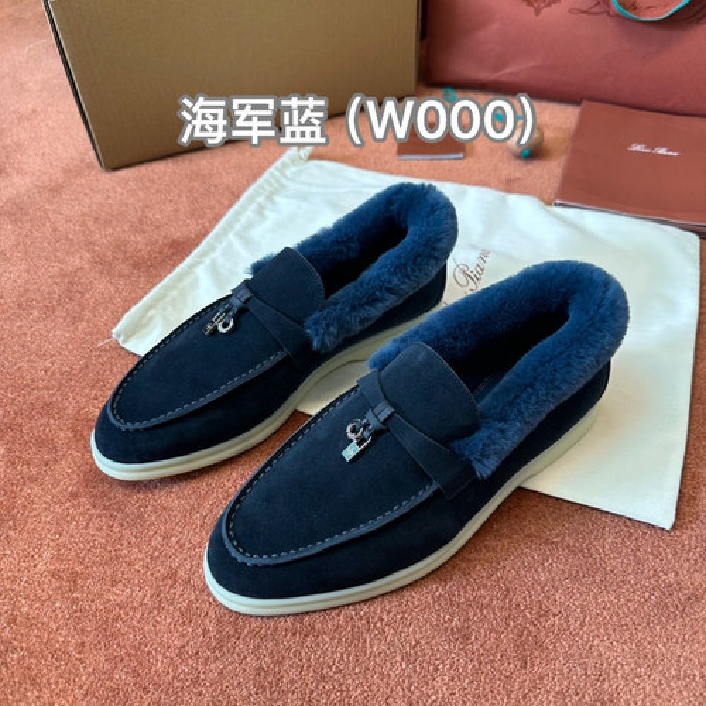 로로피아나 화이트 베이스 모카신 슈즈