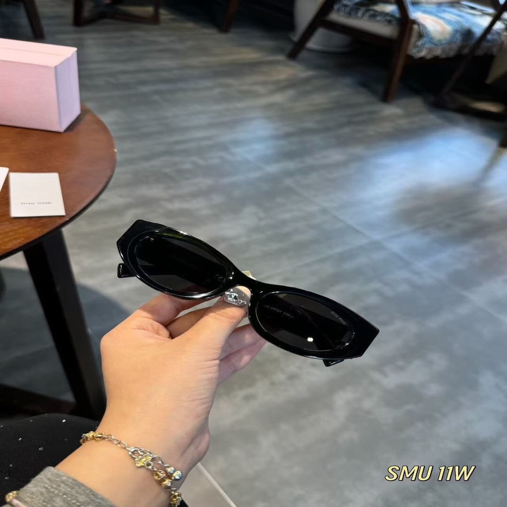 미우미우 슬림 블랙 선글라스