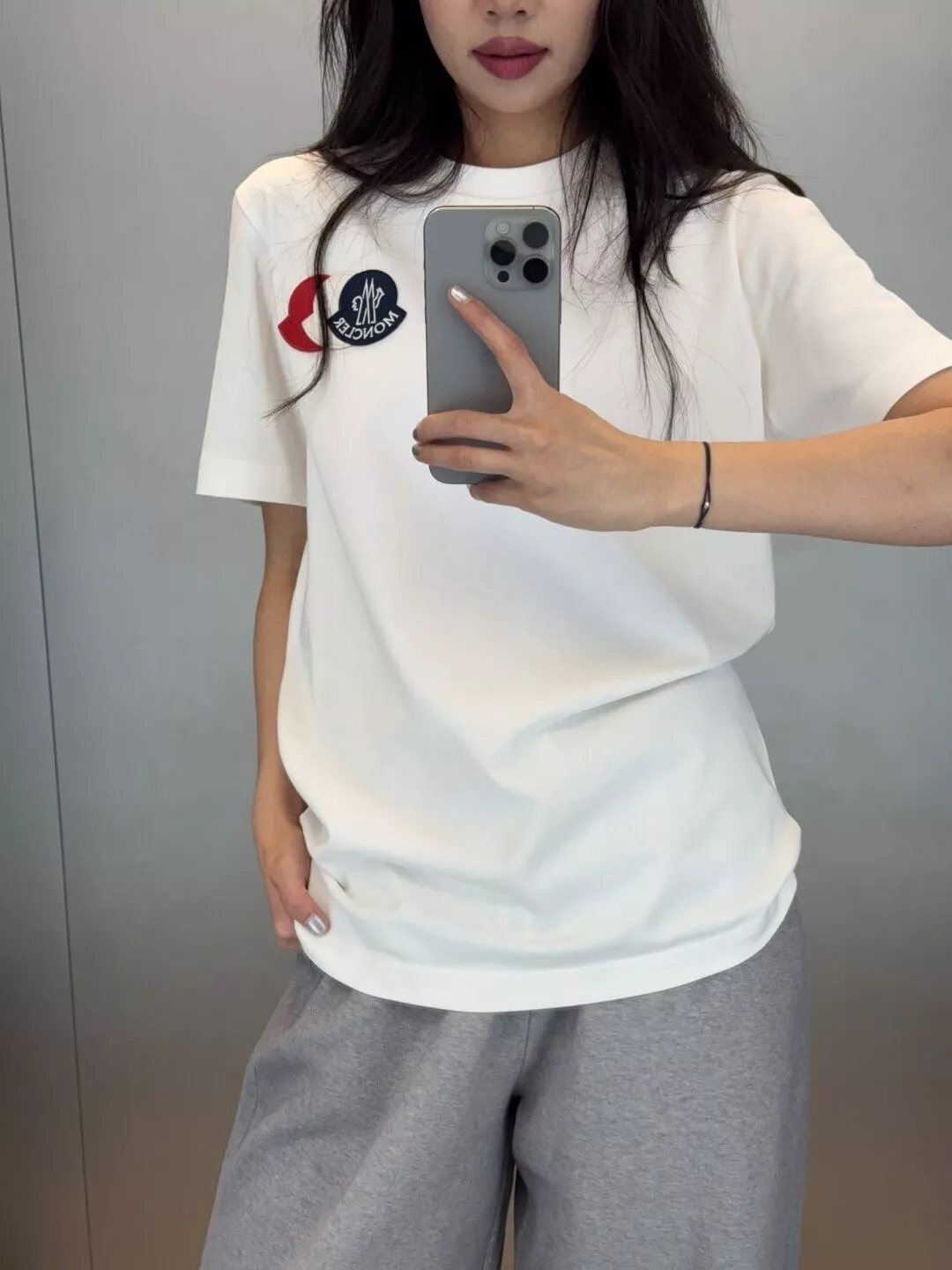 몽클레어 남성 자수 삼색 로고 코튼 티셔츠 상세 이미지 30