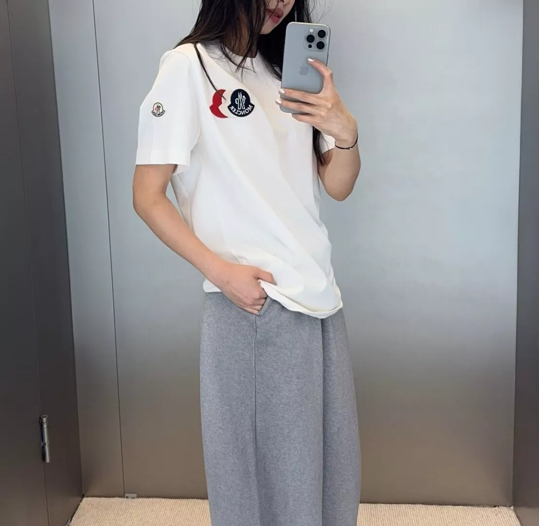 몽클레어 남성 자수 삼색 로고 코튼 티셔츠 상세 이미지 31
