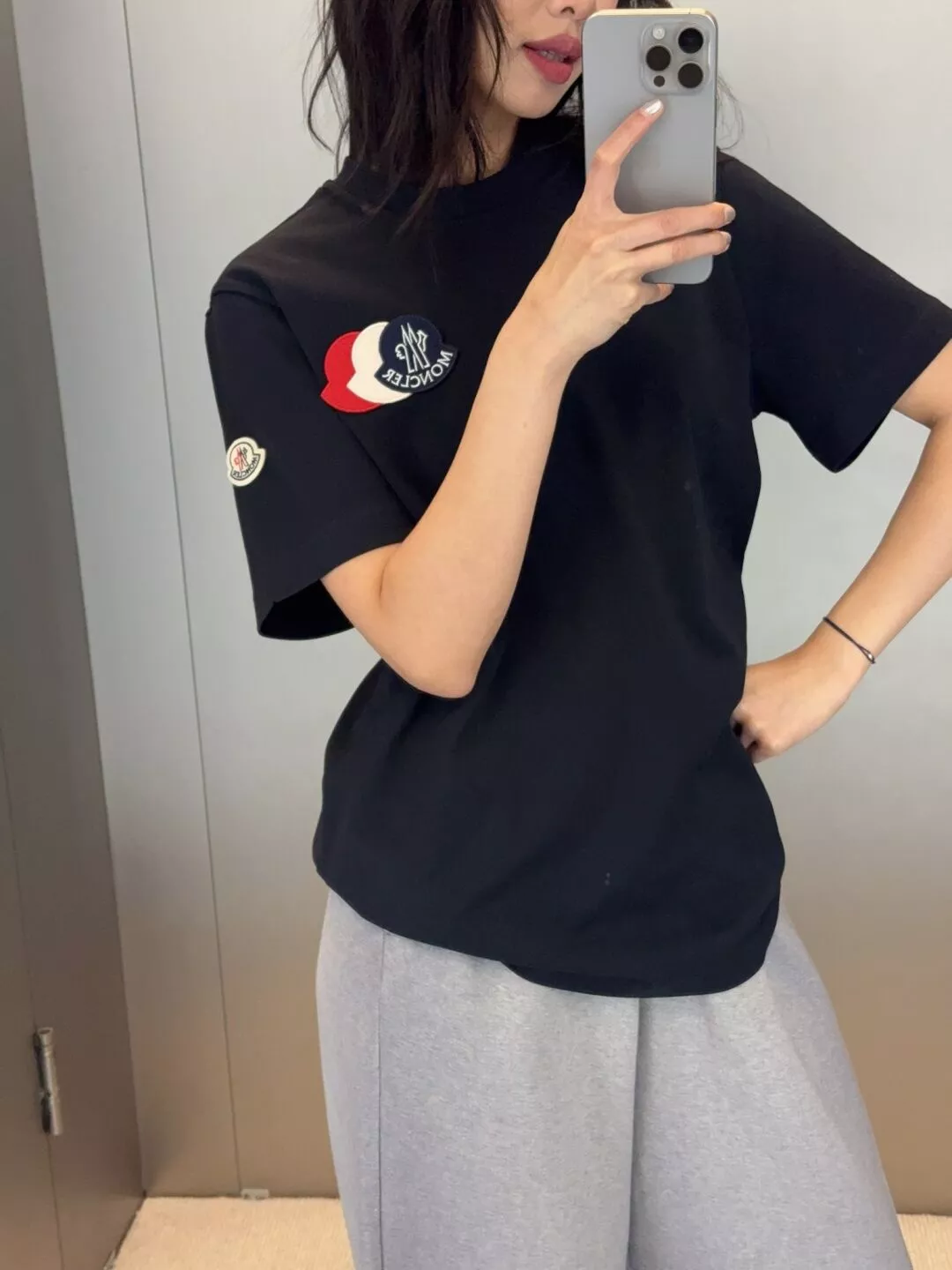 몽클레어 남성 자수 삼색 로고 코튼 티셔츠 상세 이미지 29