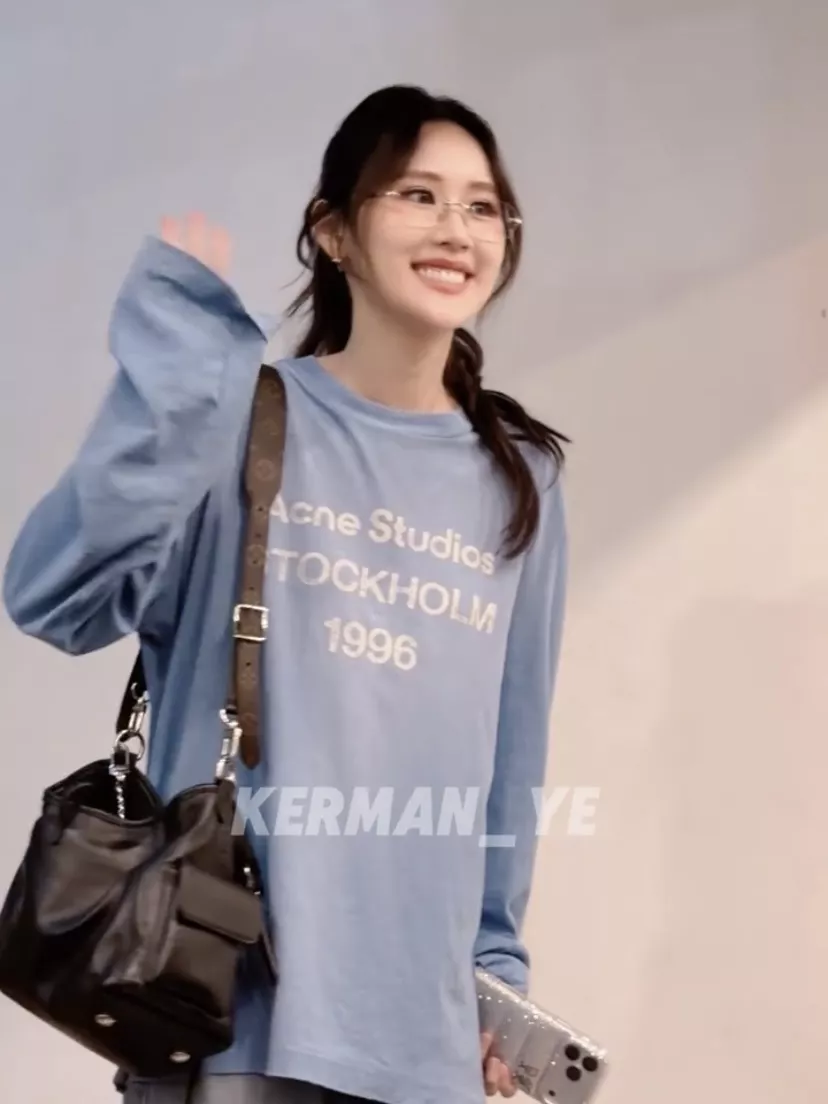 아크네스튜디오 워싱 로고 긴소매 티셔츠 상세 이미지 18